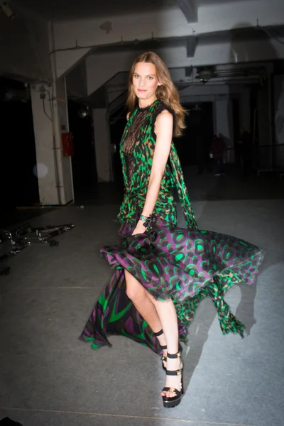 Look 16